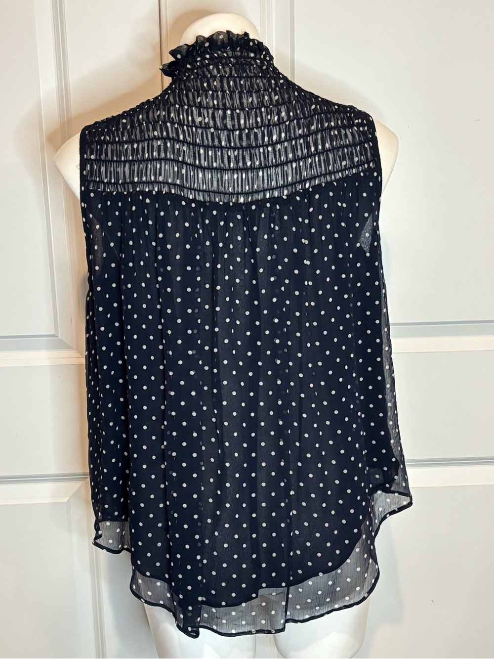 FRAME Navy White Polka Dot Sleeveless Smocked Top Blouse S - Picture 6 of 8